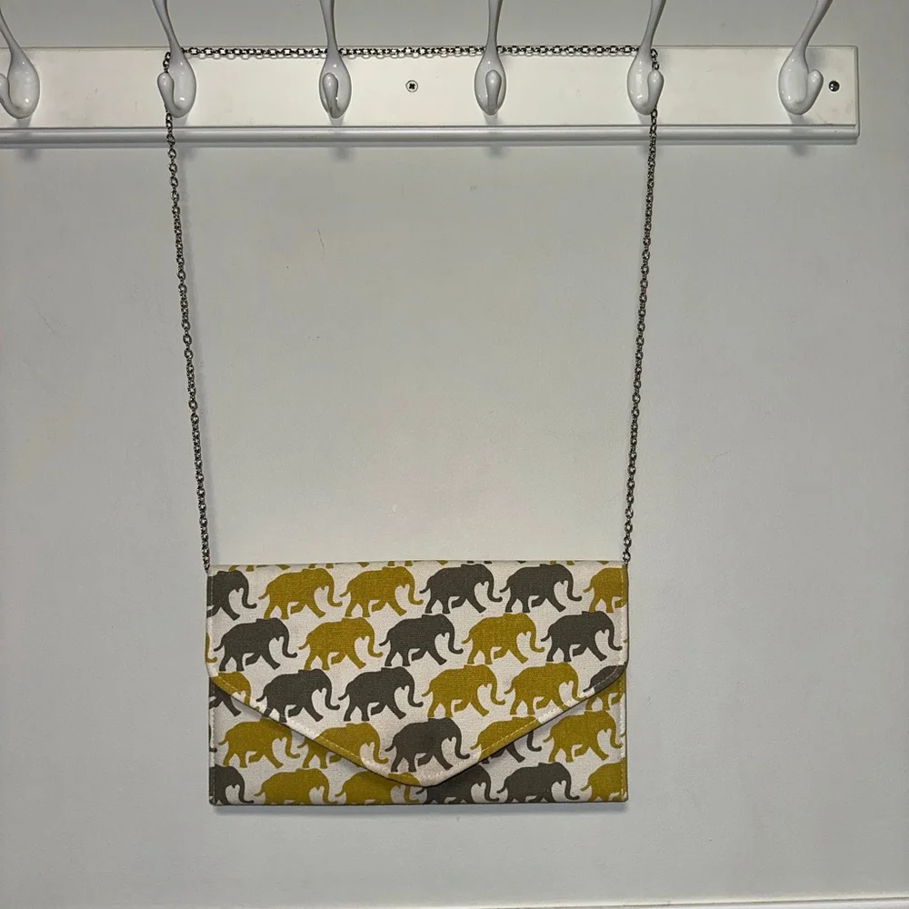 Women's Clutch Purse White/Yellow/Gray Elephant Print Chain Strap Canvas